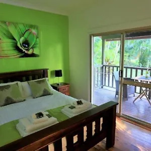Bed & Breakfast Village Hideaway