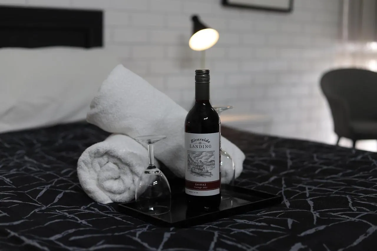 The Town House Motor Inn 군두윈디